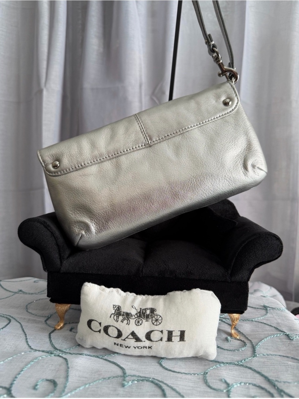 Coach Ashley Large Wristlet (2010-2011) - Picture 5 of 11